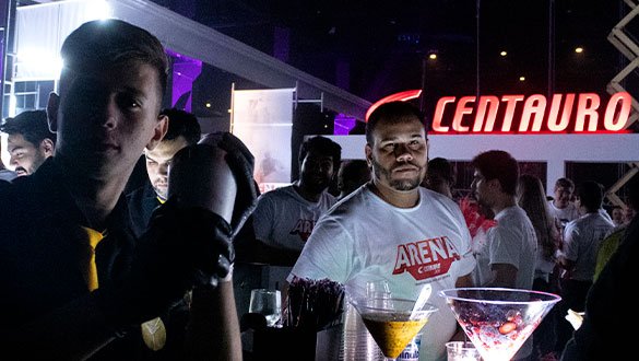 Bartender da Drink Bartenders na Festa da Arena Centauro