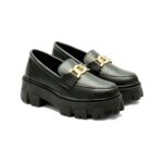 Calçadp feminino Mocassim com solado tratorado.
