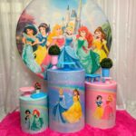 Decoração de festa infantil tema Princesas Disney com painel do castelo e diversas princesas, kit pegue e monte São Paulo Zona Norte.