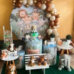 Decoração de festa infantil tema safari com bolo, balões e personagens, kit pegue e monte São Paulo Zona Norte.