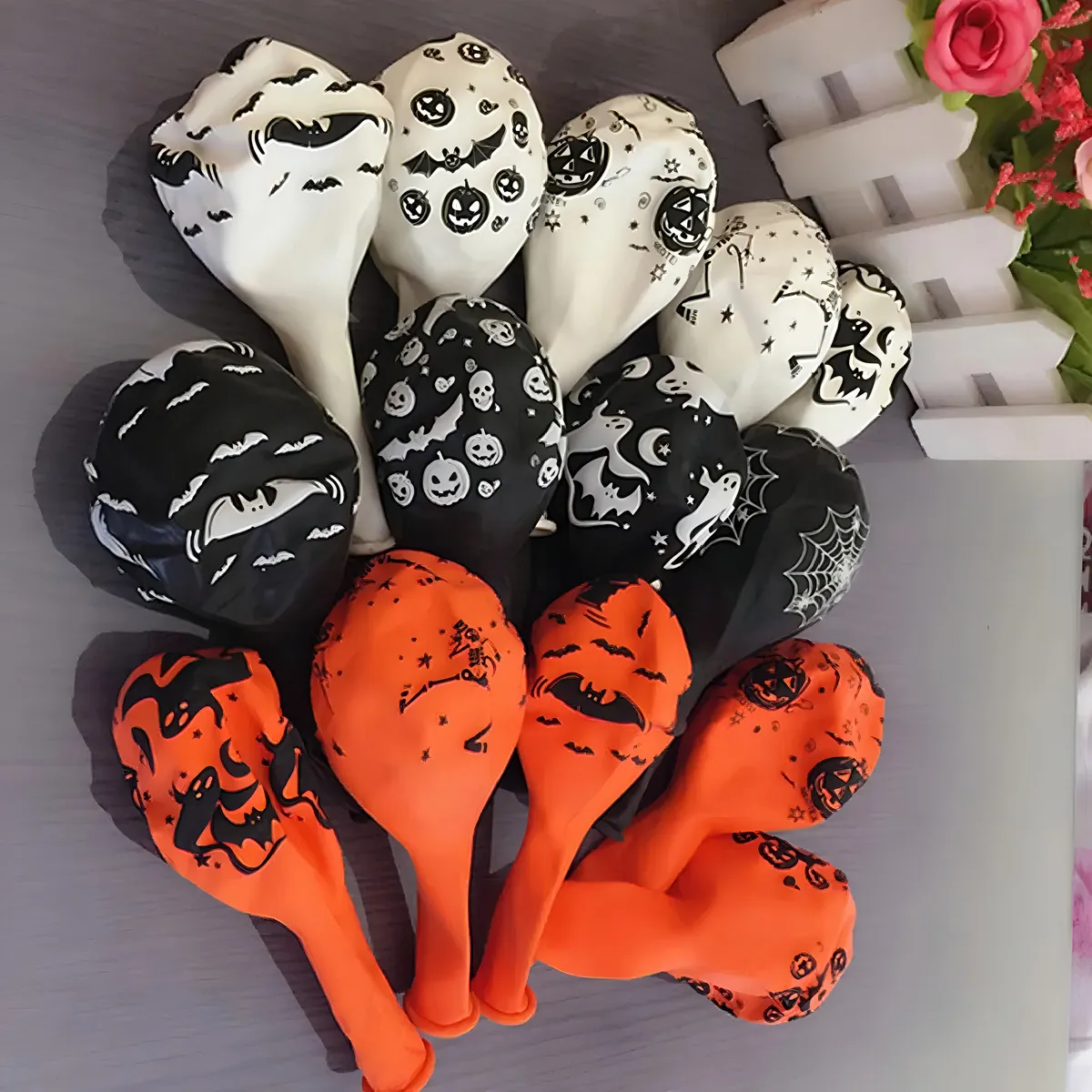 D_NQ_NP_2X_885632-MLA91566998806_092025-F.webp Kit Balões Halloween 12" — Metalizados Sortidos com Estampas (20 Unidades) - Imagem 5
