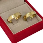 Par Aliança Casamento Lisa Friso 6mm Aço Banhada + Solitário