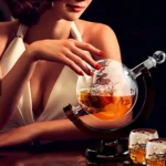 Conjunto De Decantador De Uísque Globe Com 2 Copos Gravados