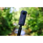 Insta360 X3 5.7K 360° 72MP Câmera de Ação com Vídeo HDR ativo Câmera de Lente Única, à Prova D'água, Estabilização FlowState, Tela Sensível ao Toque de 2,29", Edição com IA, Para Motocicletas, Esporte