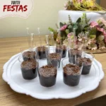 100 Copinho 25ml Brigadeiro De Colher + 100 Colherzinha Kit