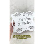 Plaquinha Casamento Entrada De Igreja P7 Lá Vem A Noiva