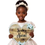 Plaquinha De Casamento Lá Vem A Noiva Coração Adesivada