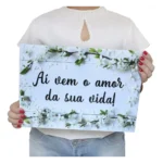 Plaquinha De Casamento Noiva Flores Brancas Aí Vem O Amor