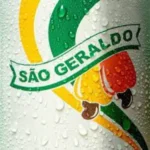 Refrigerante de Caju São Geraldo 2 Litros – elaborado com 5% de suco de caju, traz frescor, equilíbrio e o sabor autêntico da fruta nordestina, ideal para matar a sede e acompanhar momentos leves.