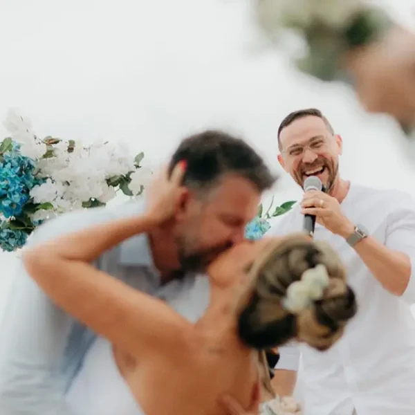 Celebrante Danilo Loureiro